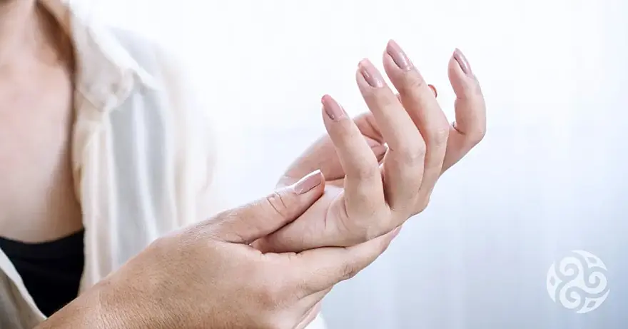 Příčiny a řešení brnění rukou v těhotenství + kdy navštívit odborníka