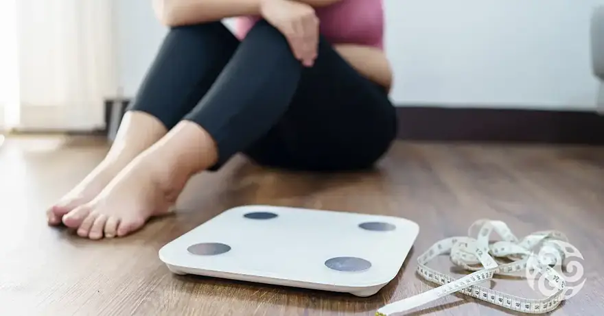 Přibírání v menopauze není náhoda: nejčastější příčiny a účinná řešení