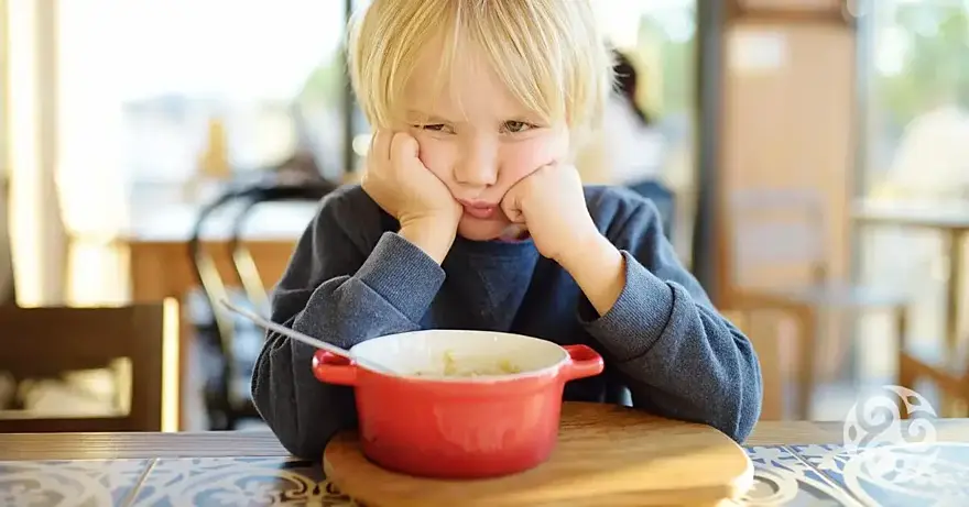 Dítě nechce jíst? Přehled příčin a rad, jak si poradit s dětským nechutenstvím