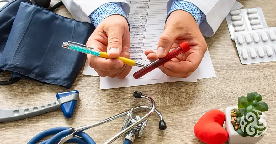 Nedostatek železa: jak ho poznat a které příznaky jsou nejčastější