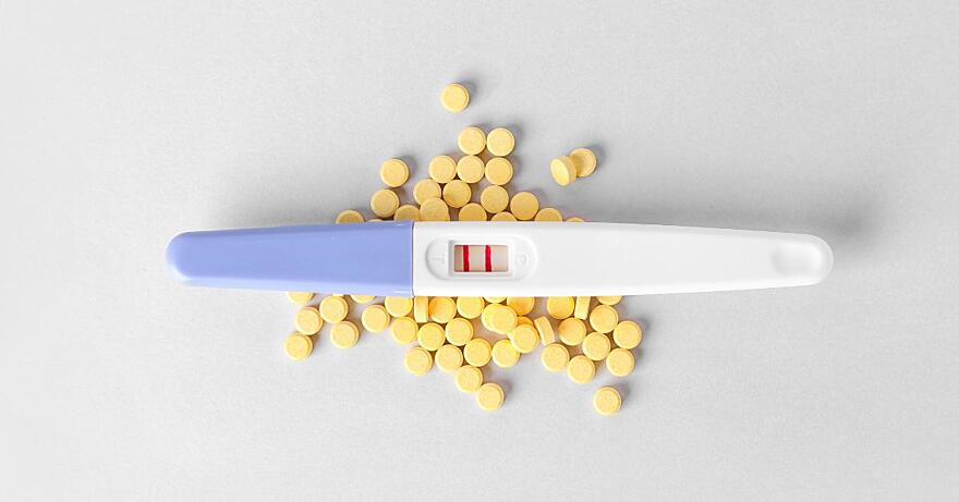 Kyselina listová v těhotenství: proč ji potřebujete, denní dávka + jak vybrat kvalitní doplněk